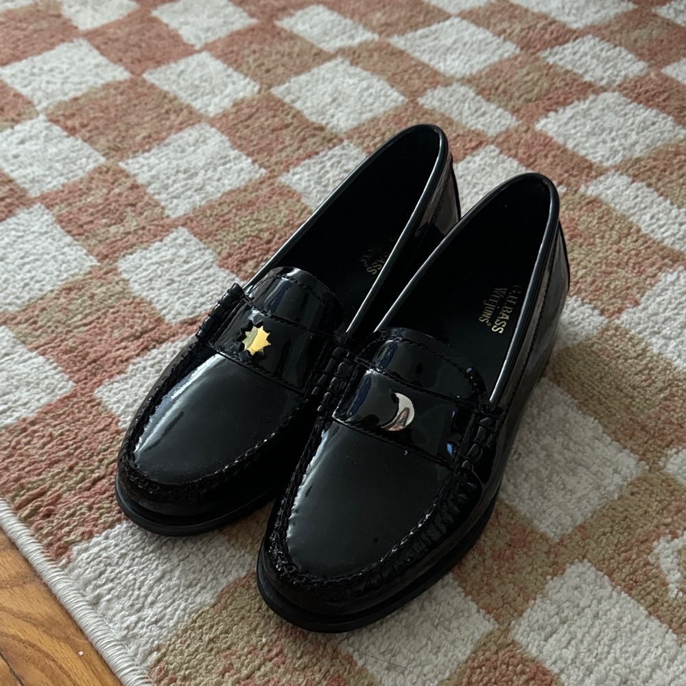 G.H. Bass Women's Black Loafers with Star and Sun Design NEW WITH BOX